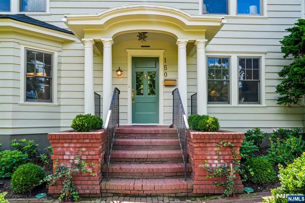 150 Gordonhurst Avenue