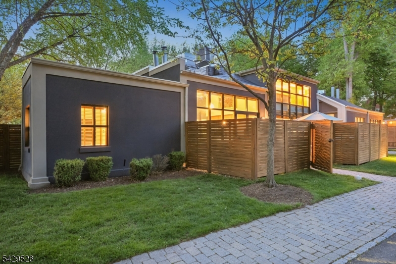 51 Greenwood Ave 1