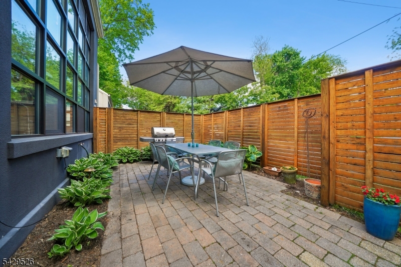 51 Greenwood Ave 1