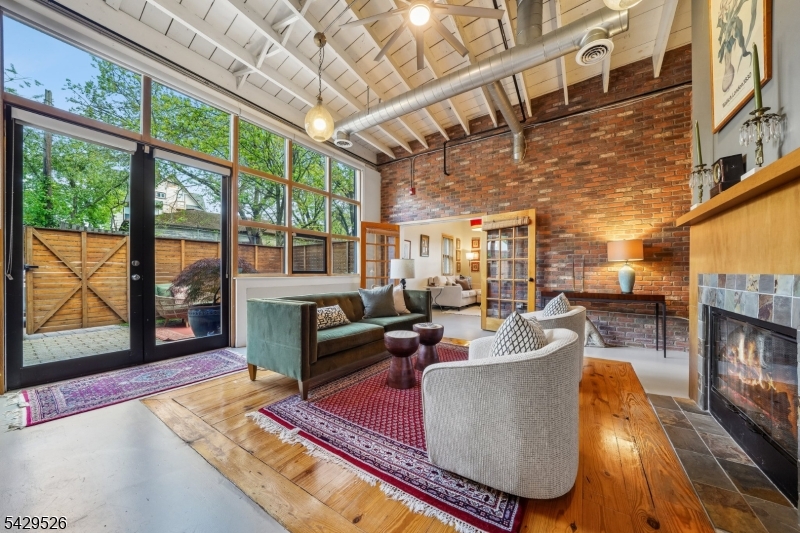 51 Greenwood Ave 1