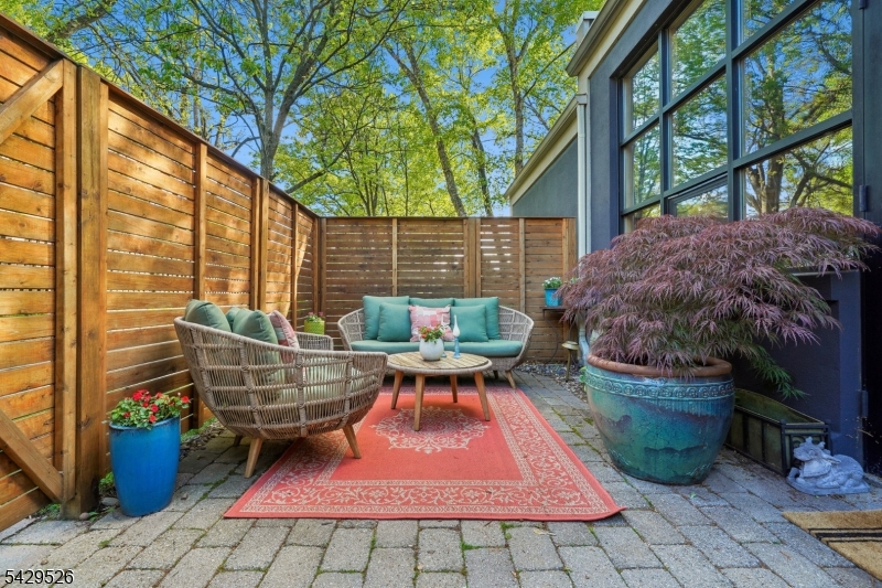 51 Greenwood Ave 1