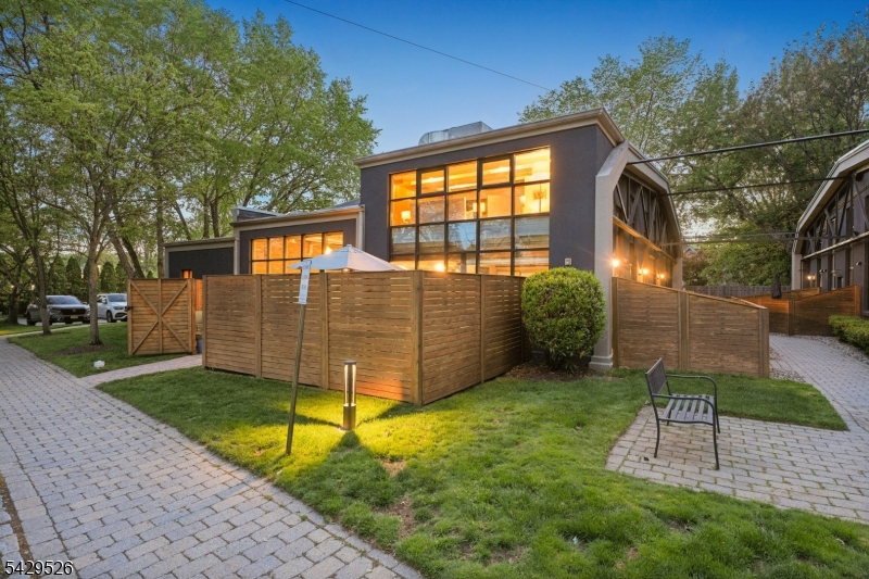 51 Greenwood Ave 1