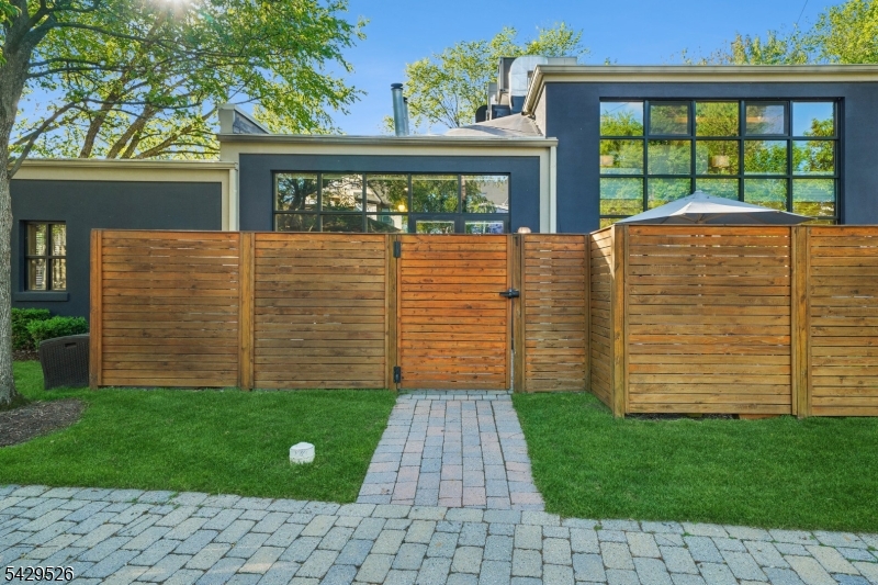 51 Greenwood Ave 1