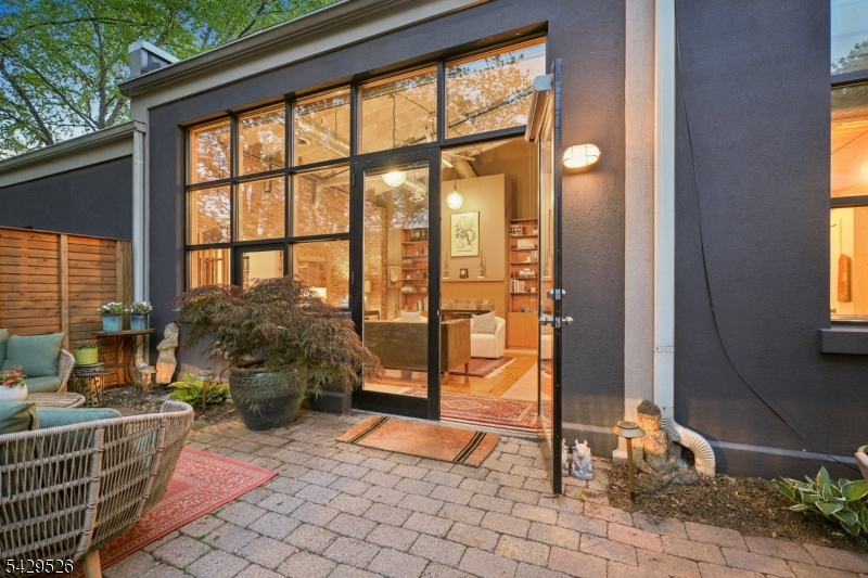 51 Greenwood Ave 1
