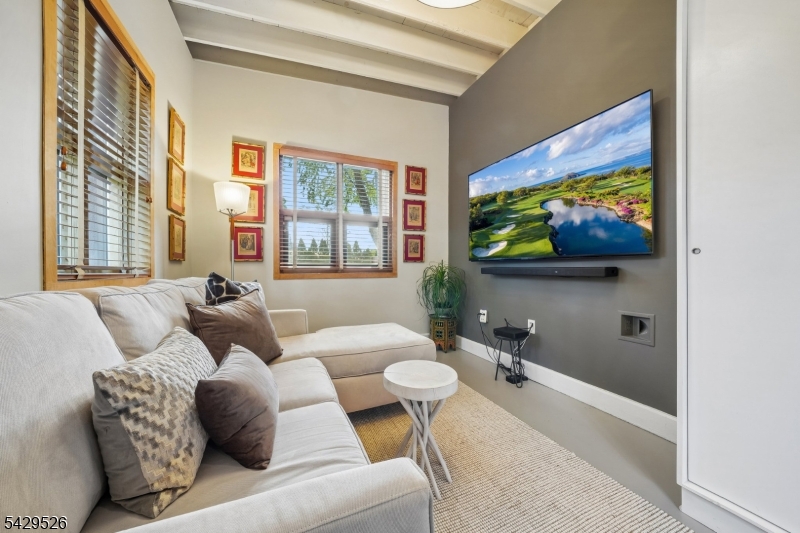51 Greenwood Ave 1