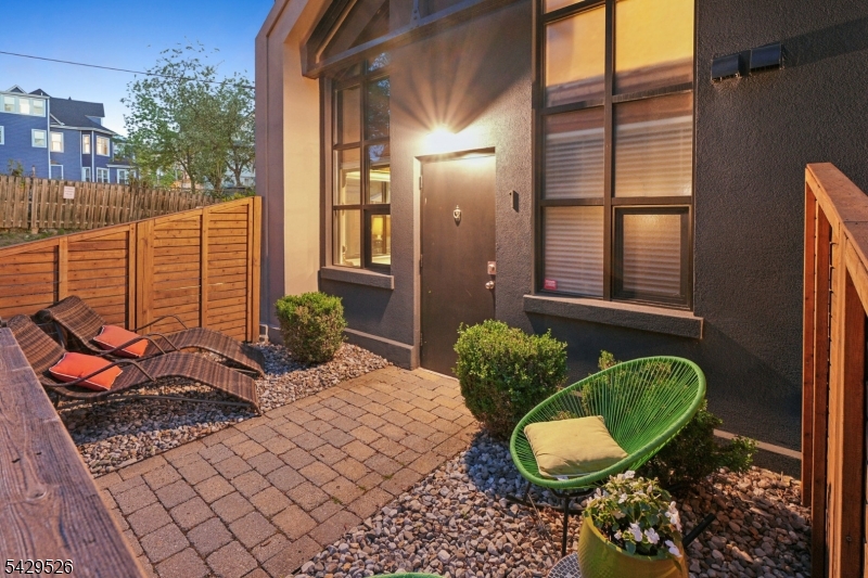 51 Greenwood Ave 1