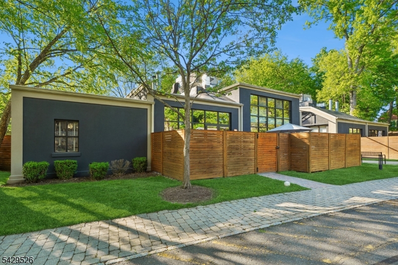 51 Greenwood Ave 1