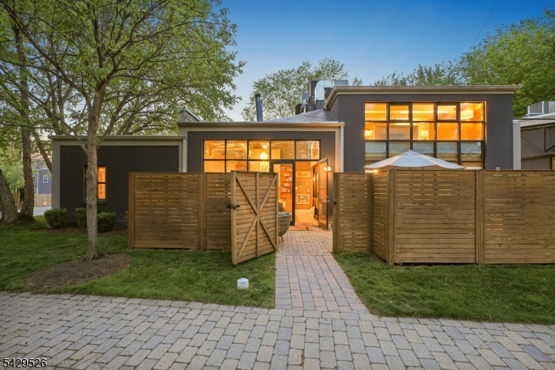 51 Greenwood Ave 1
