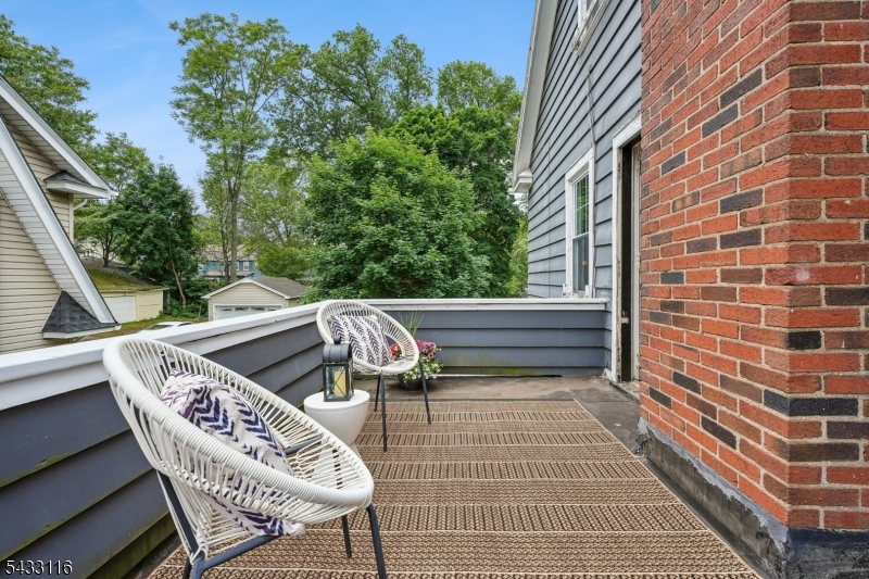 108 Oakview Ave