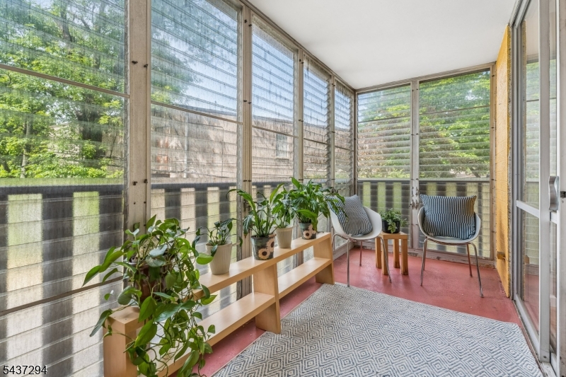 530 Valley Road C002V 2V