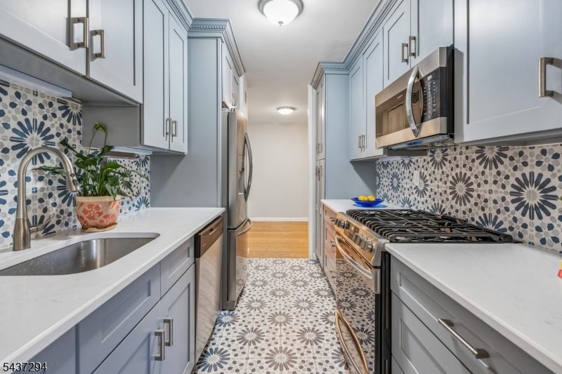 530 Valley Road C002V 2V