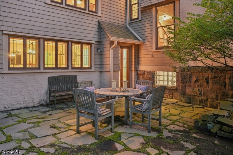 6 Edgehill Rd