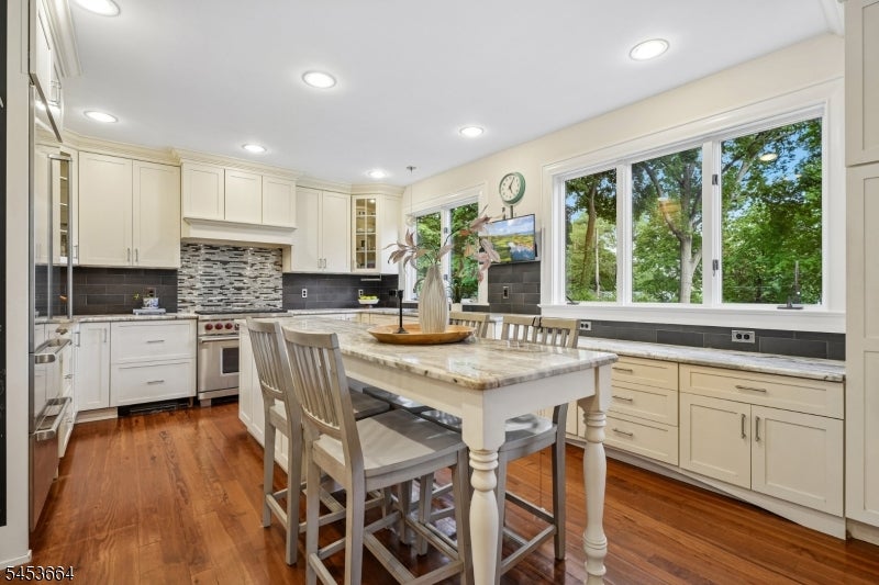 6 Edgehill Rd