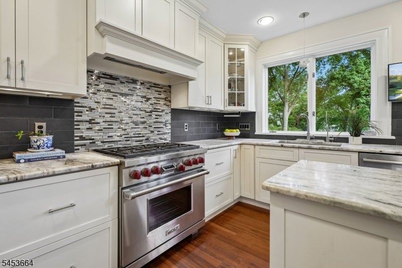 6 Edgehill Rd