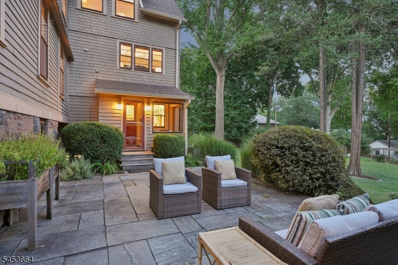 6 Edgehill Rd