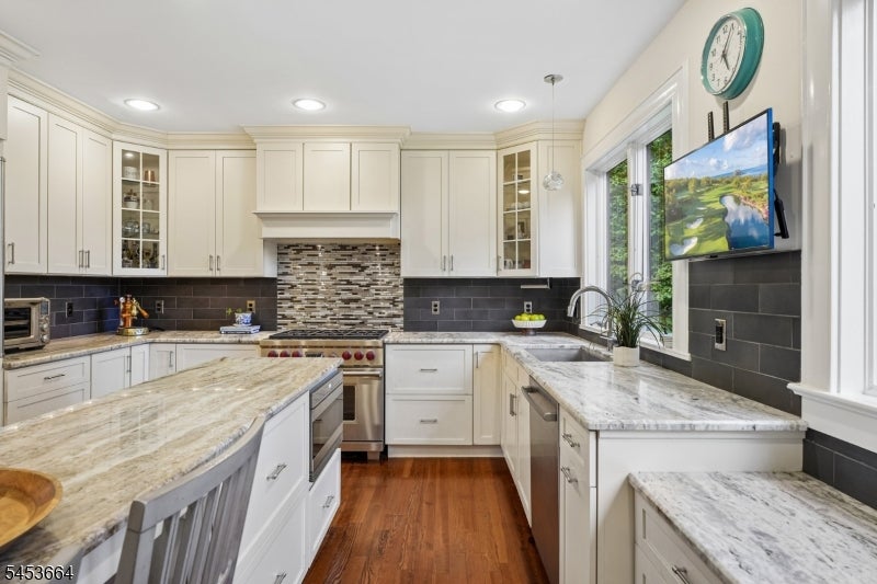 6 Edgehill Rd