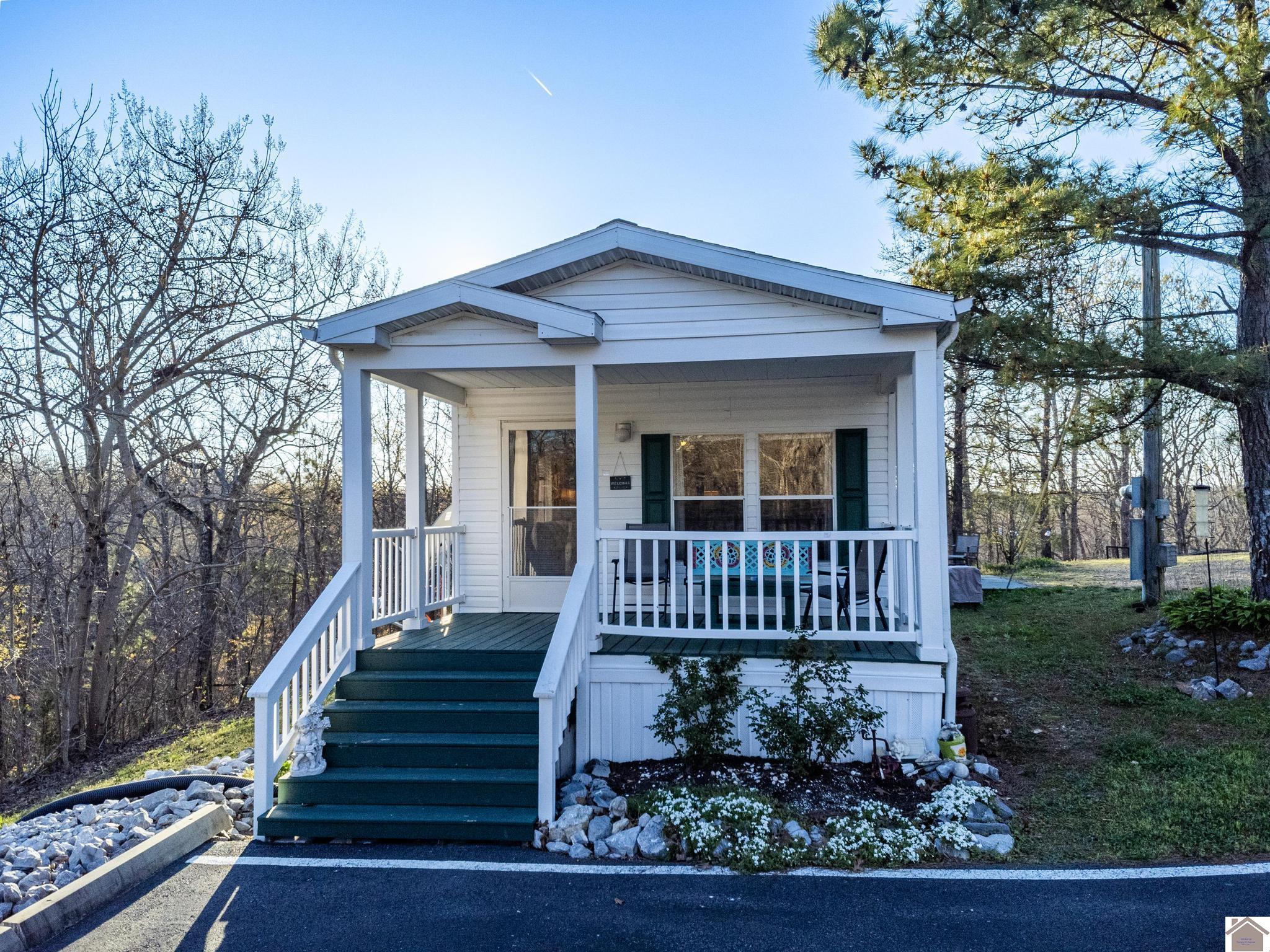 695 Paradise Drive