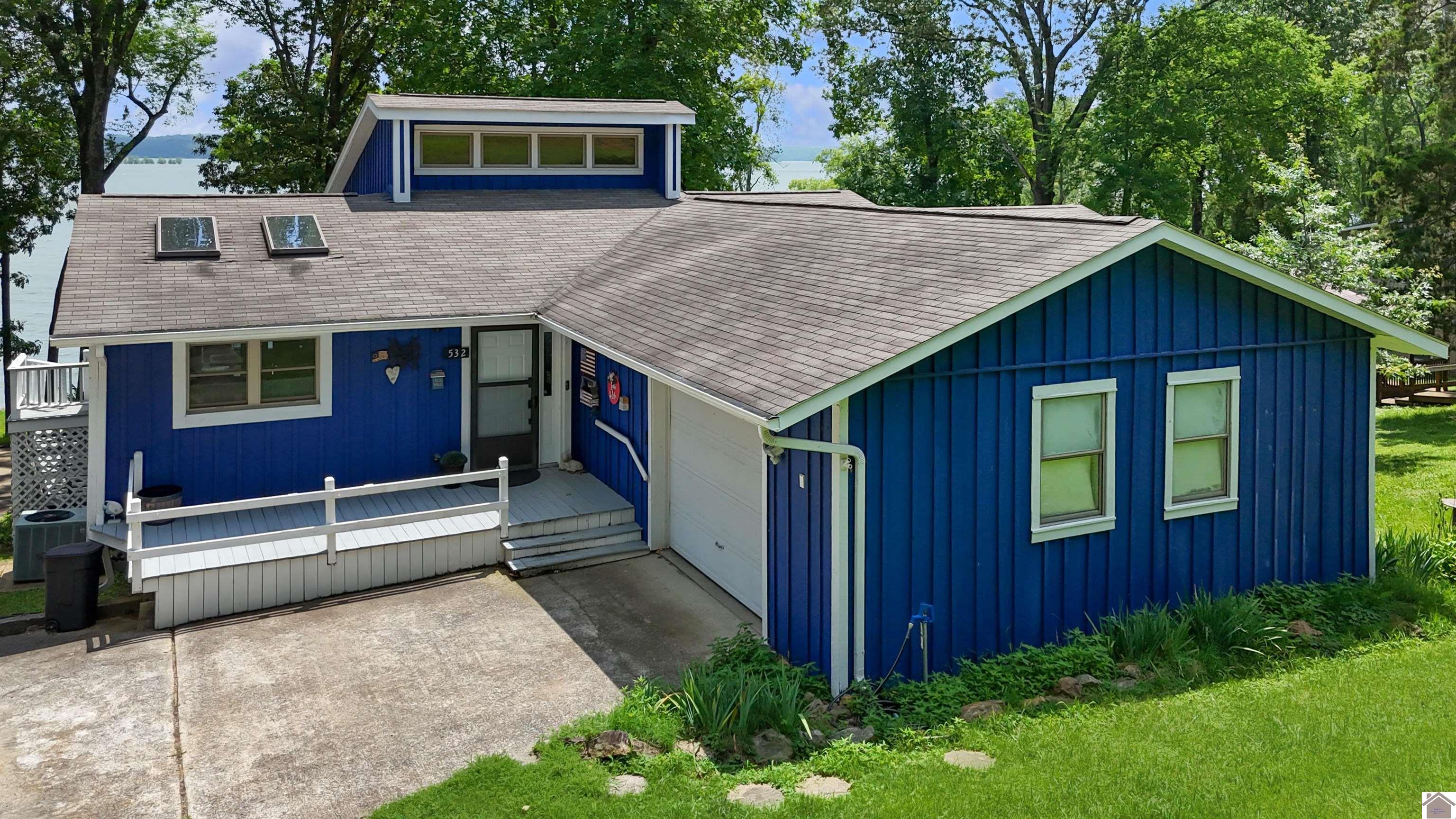 532 Waterway Trl