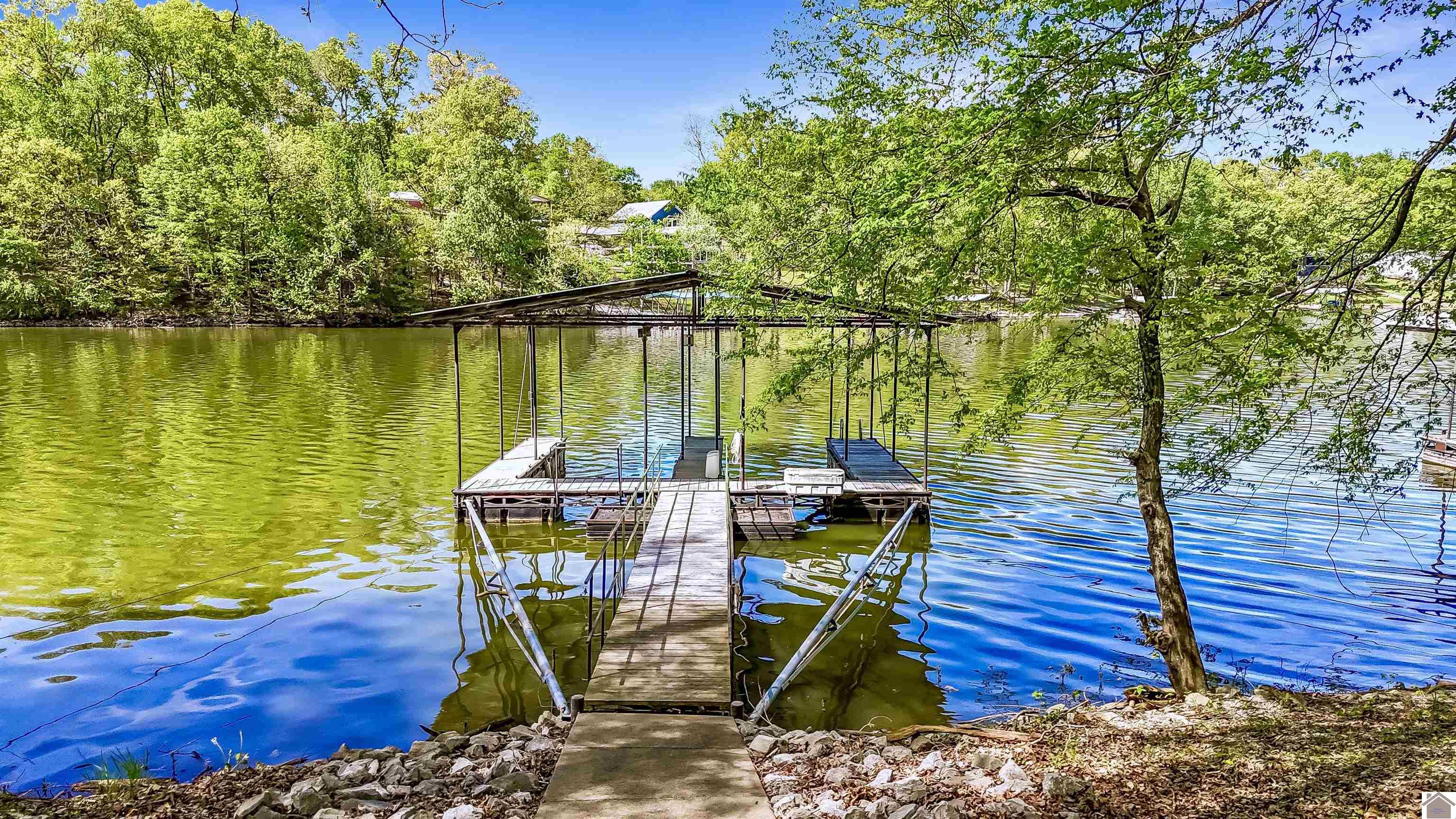 695 Bayshore Unit: Lake Barkley