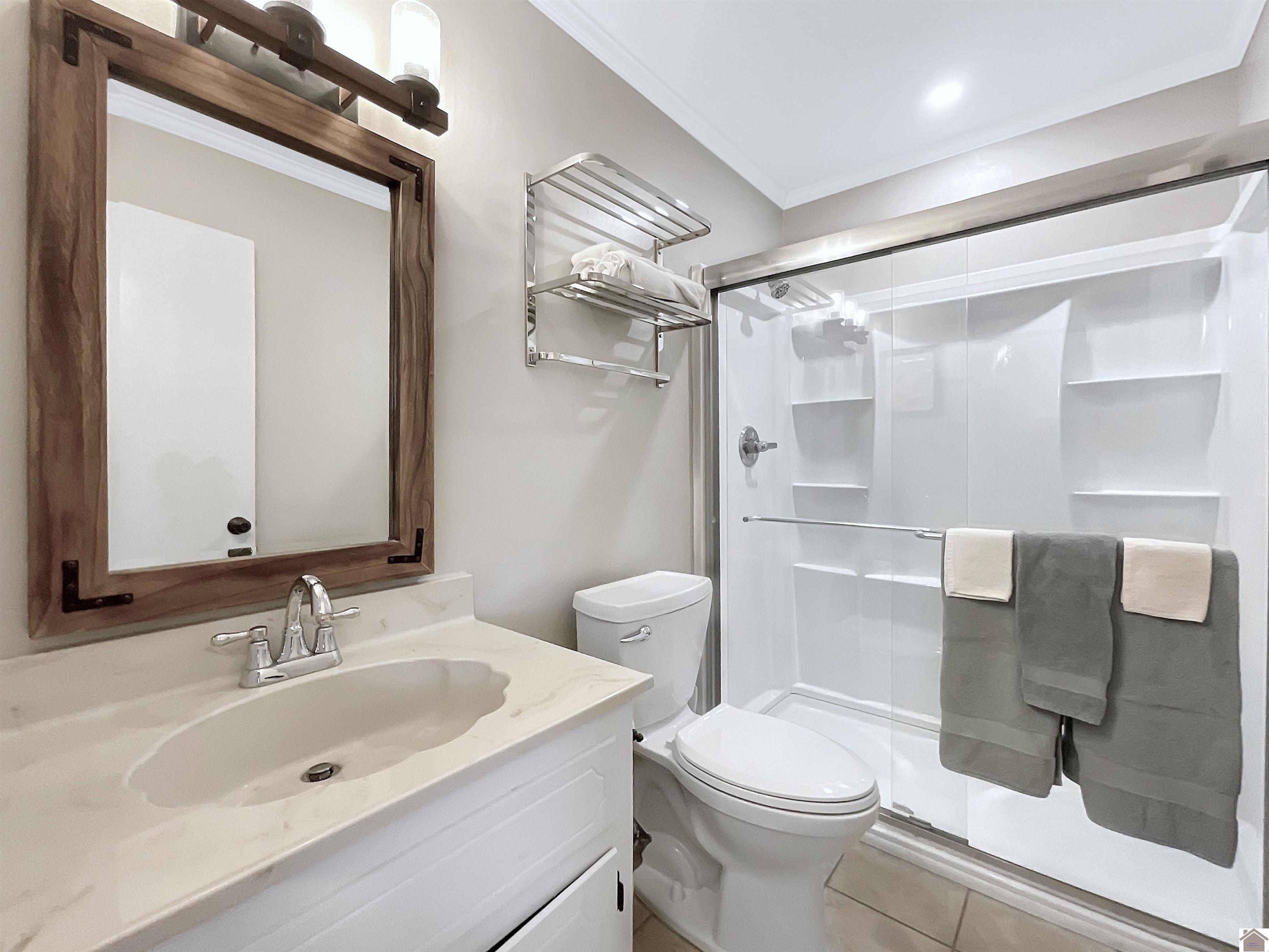 695 Bayshore Unit: Lake Barkley