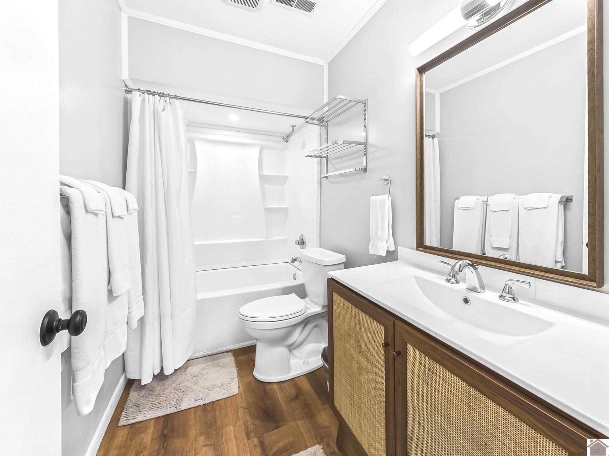 695 Bayshore Unit: Lake Barkley