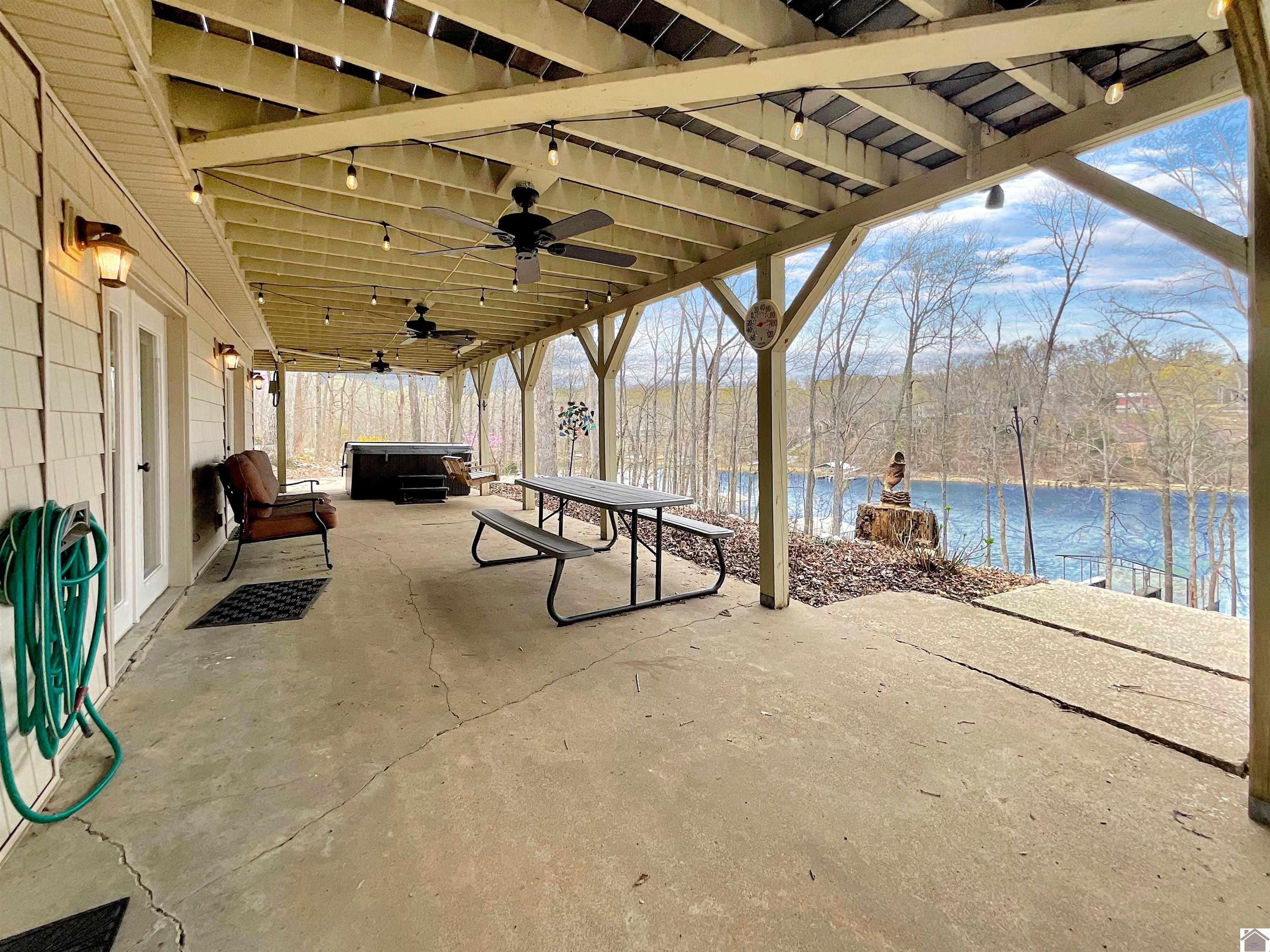 695 Bayshore Unit: Lake Barkley