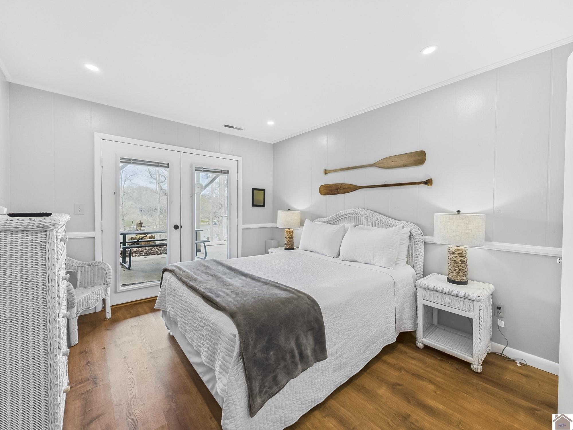 695 Bayshore Unit: Lake Barkley