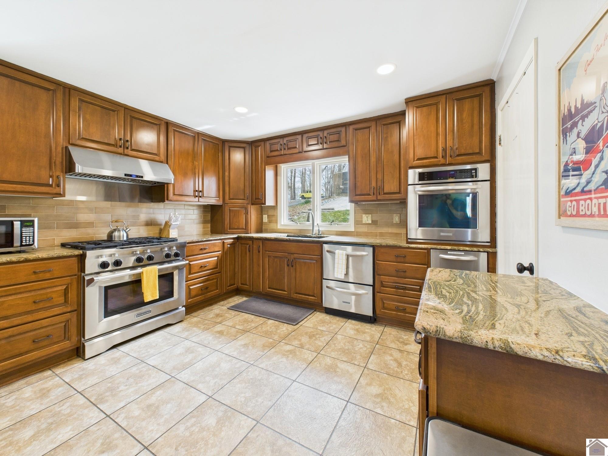 695 Bayshore Unit: Lake Barkley