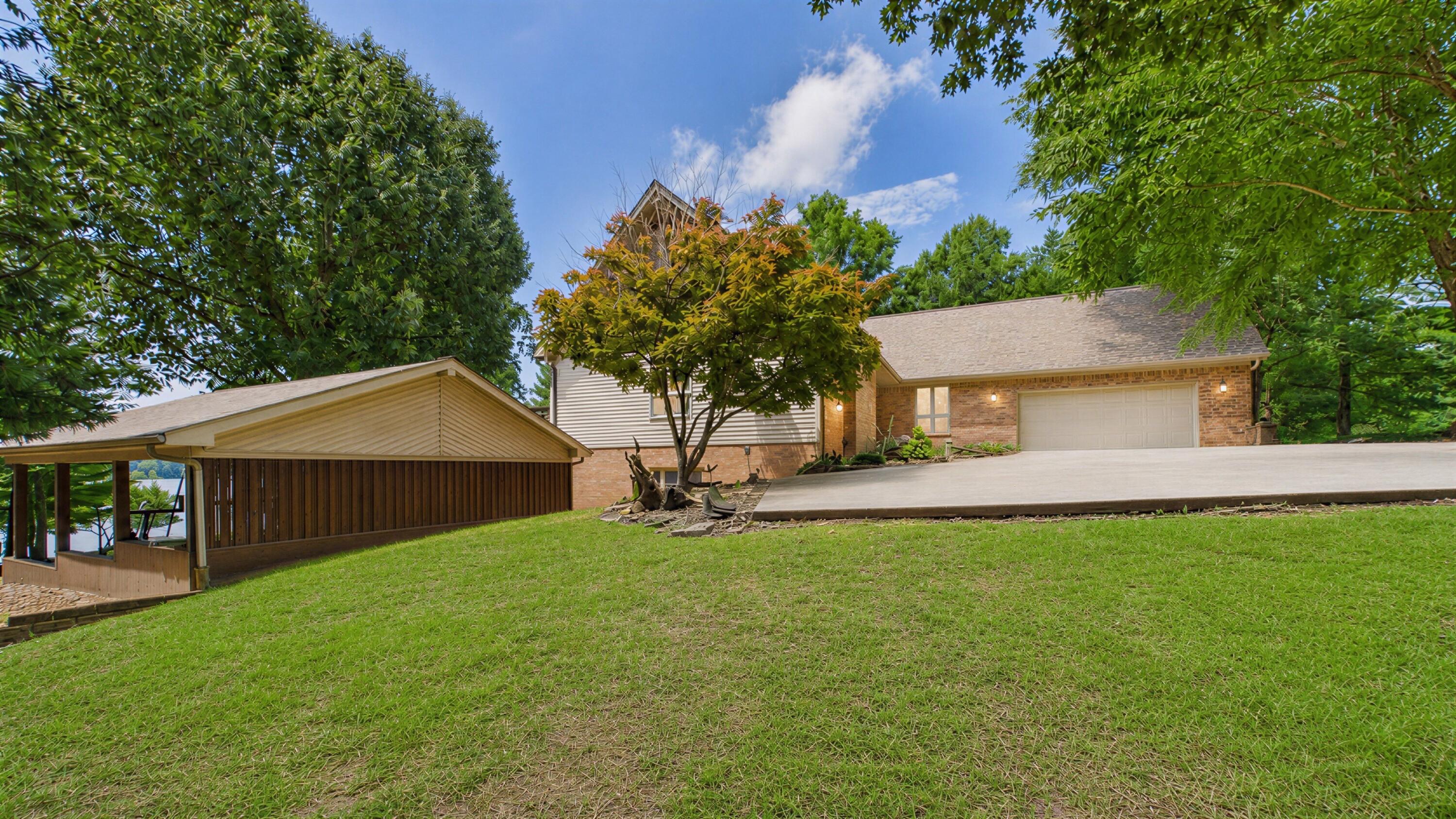 897 Summit Point