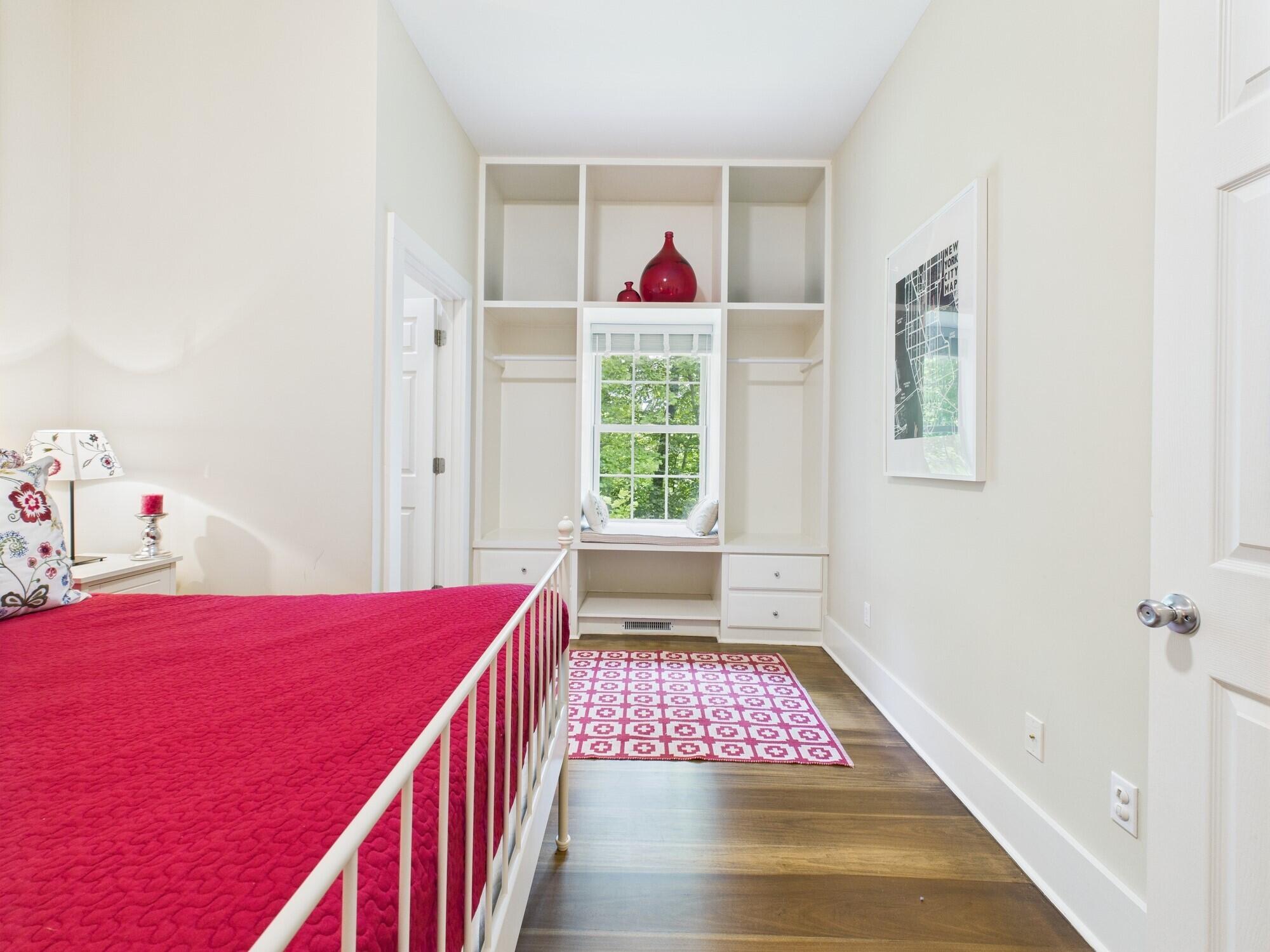 295 Kipling Circle