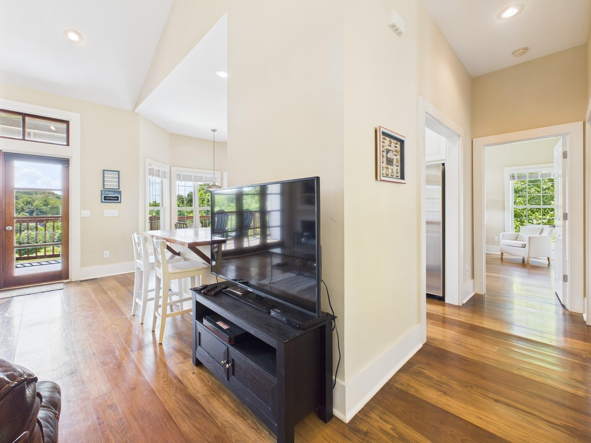 295 Kipling Circle