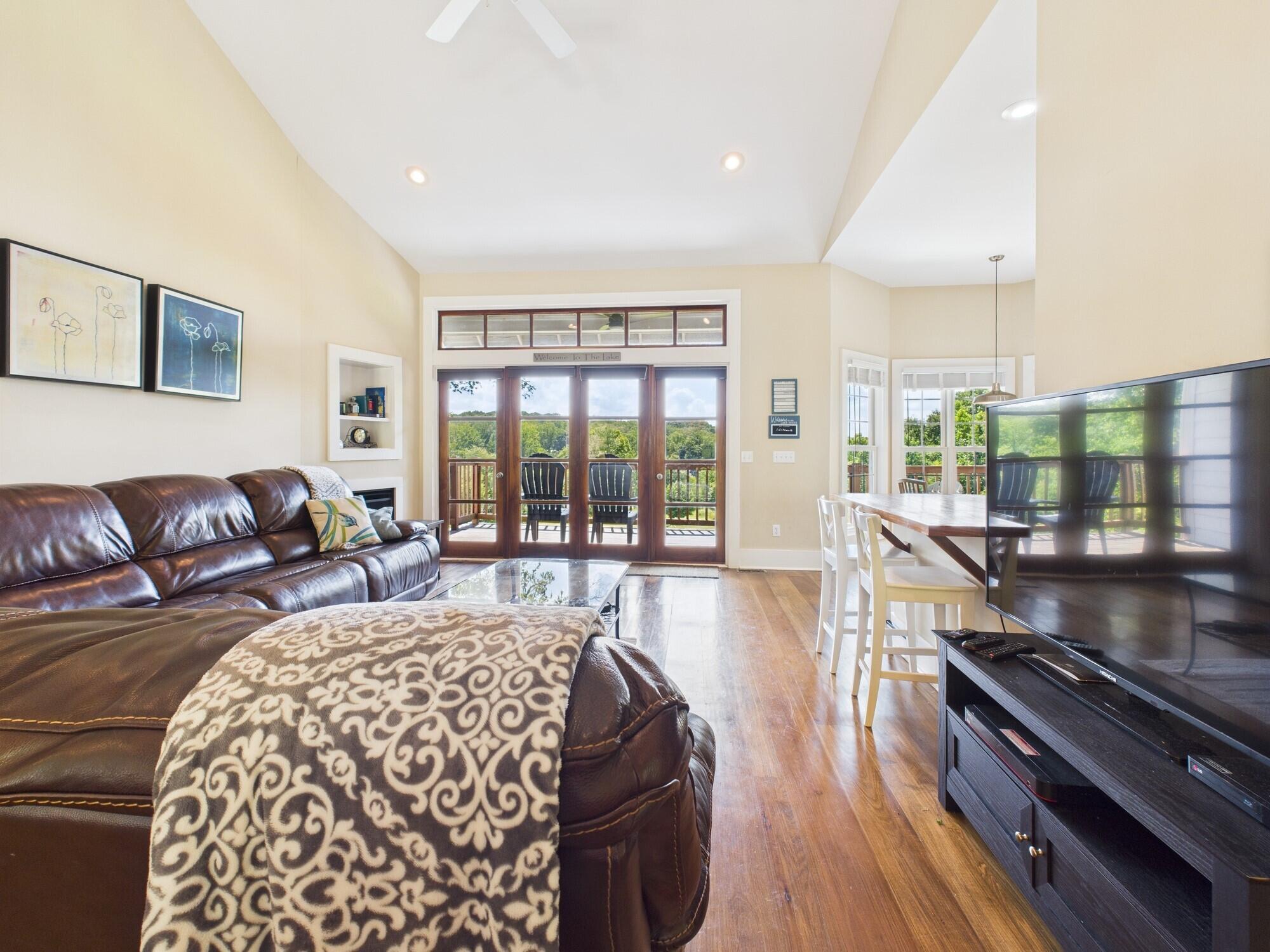 295 Kipling Circle