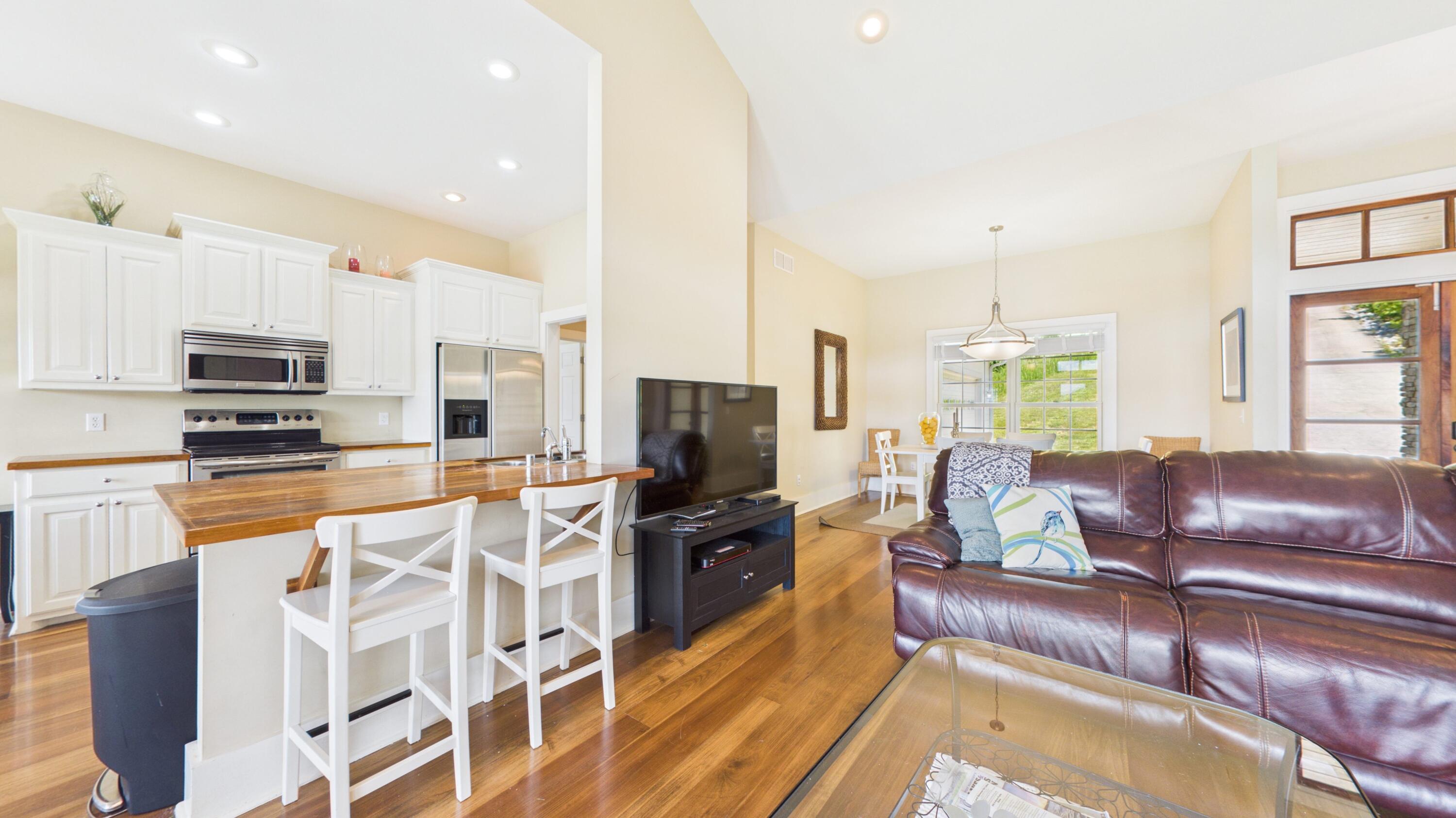 295 Kipling Circle