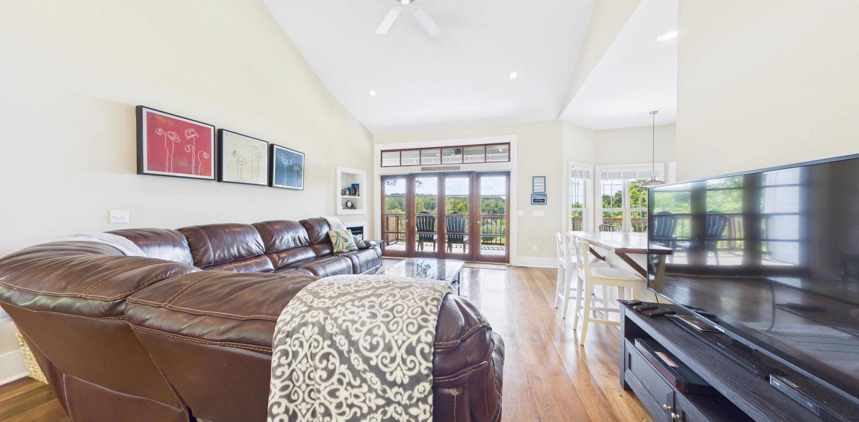 295 Kipling Circle