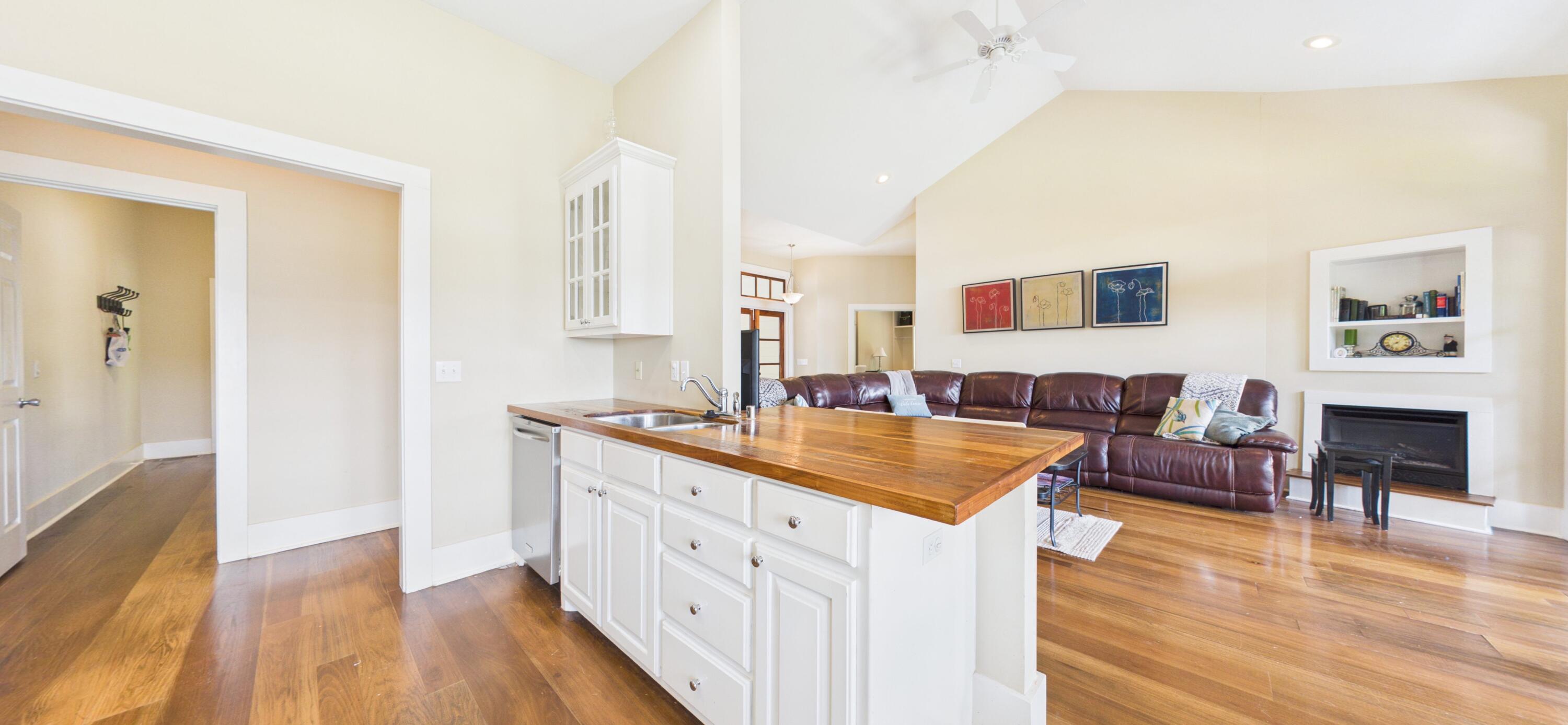 295 Kipling Circle