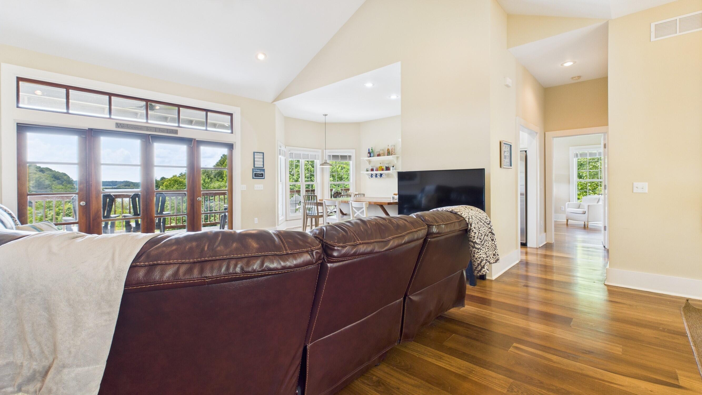 295 Kipling Circle