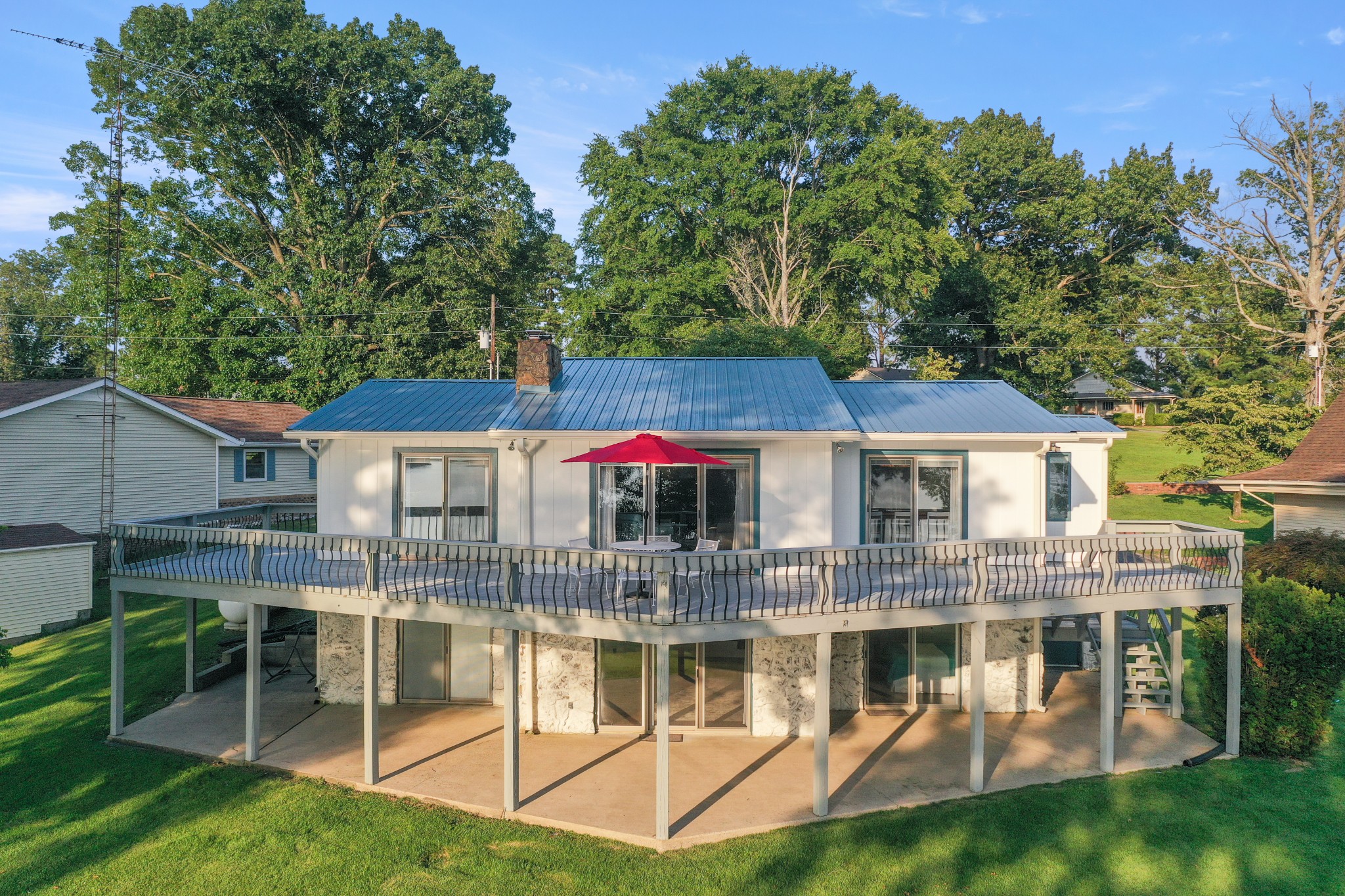1221 Cunningham Ln