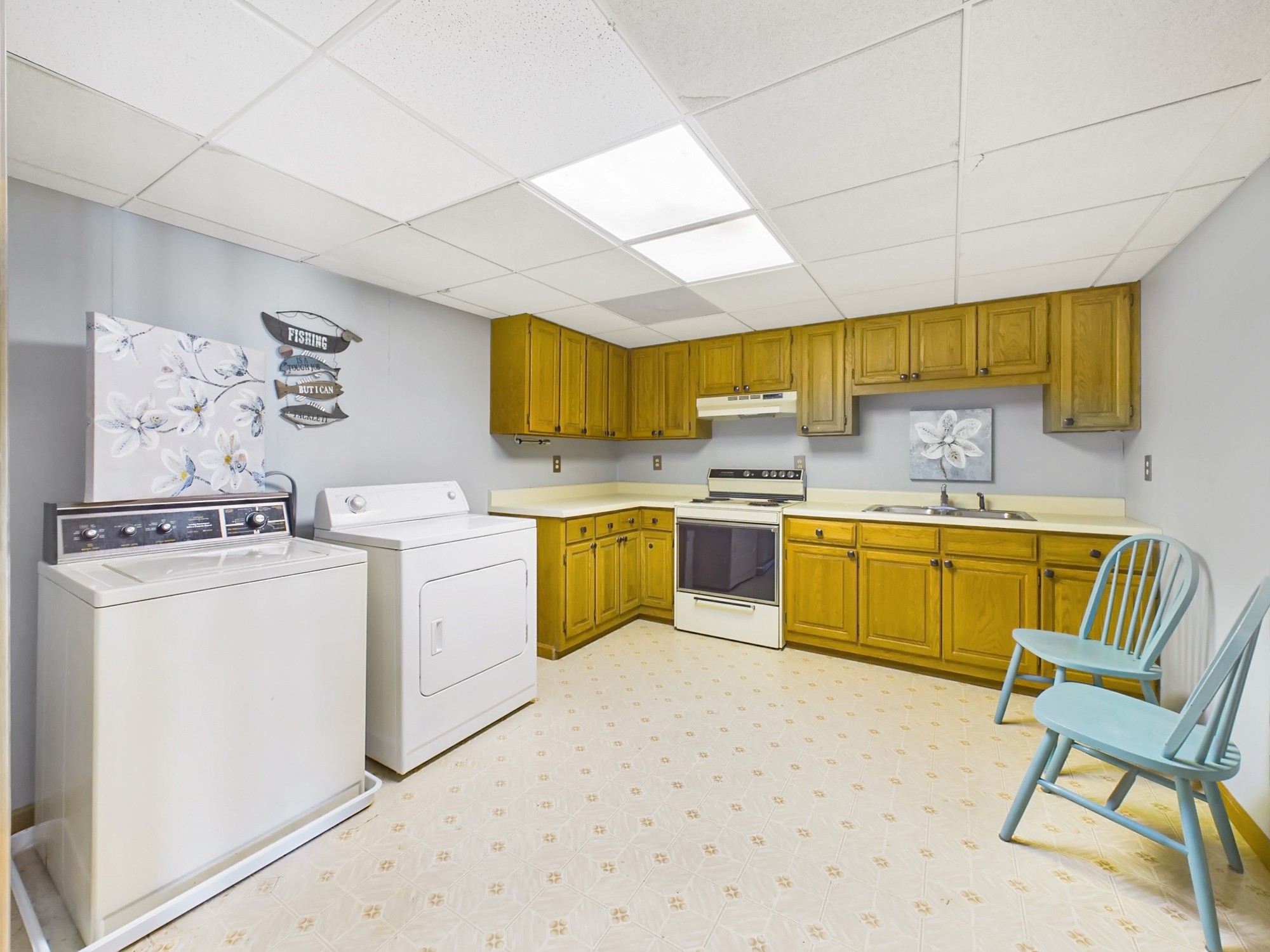 1221 Cunningham Ln