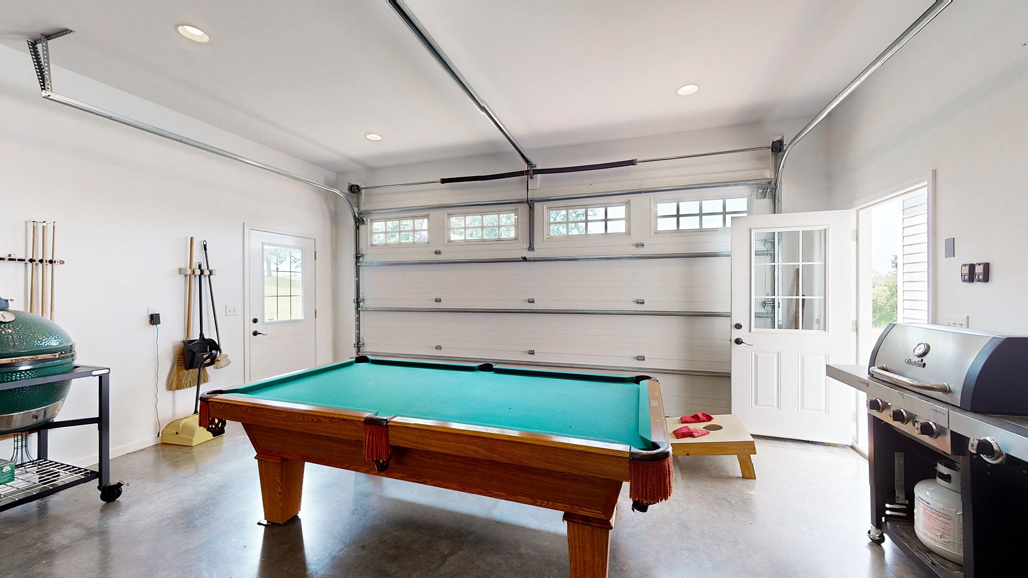 498 Skyline Dr