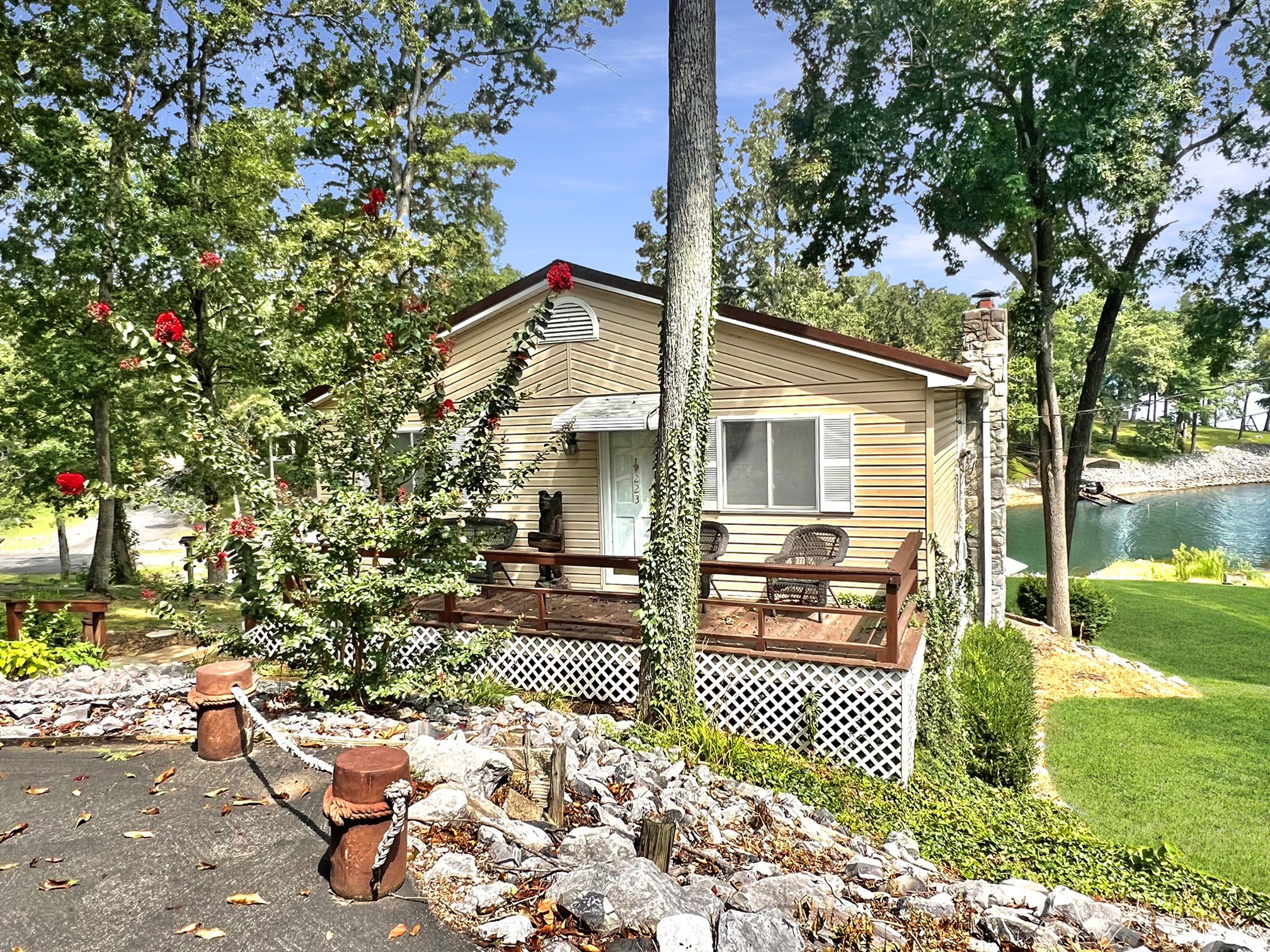 223 Castle Dr