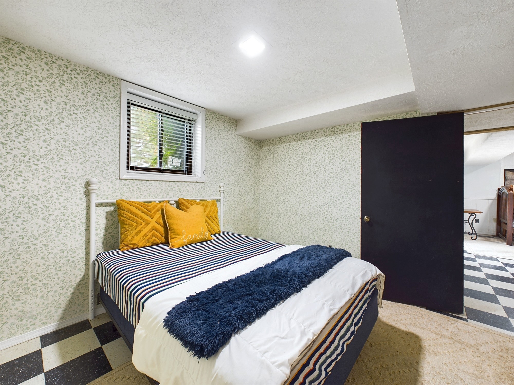 546 Blue Springs Blvd