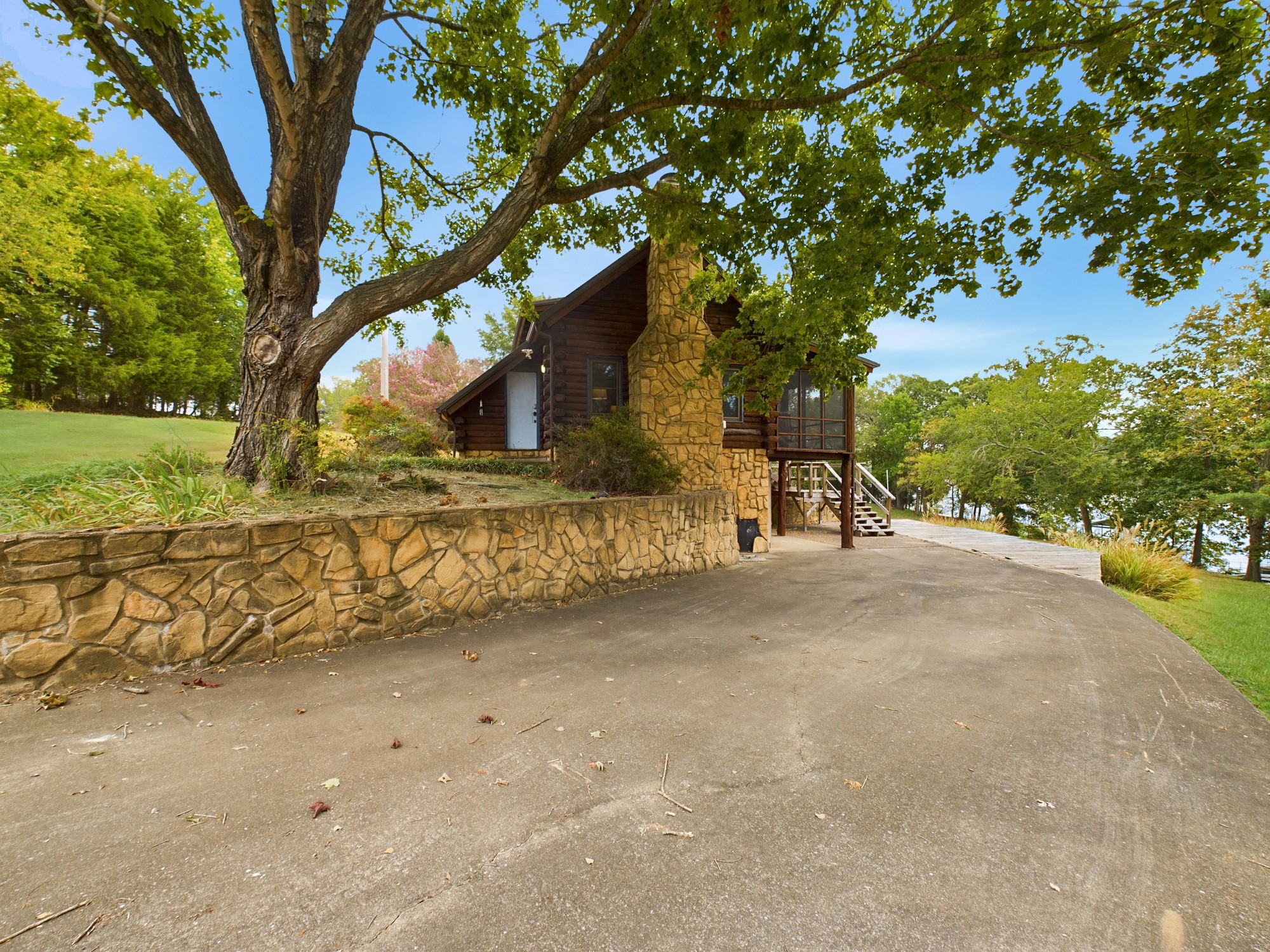 546 Blue Springs Blvd