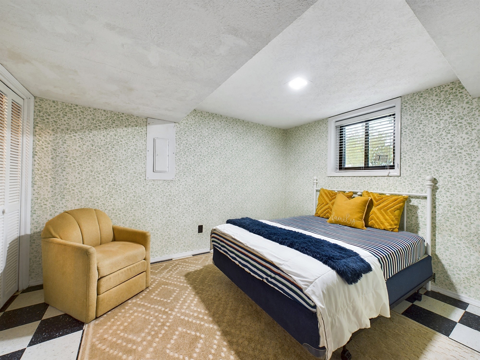 546 Blue Springs Blvd