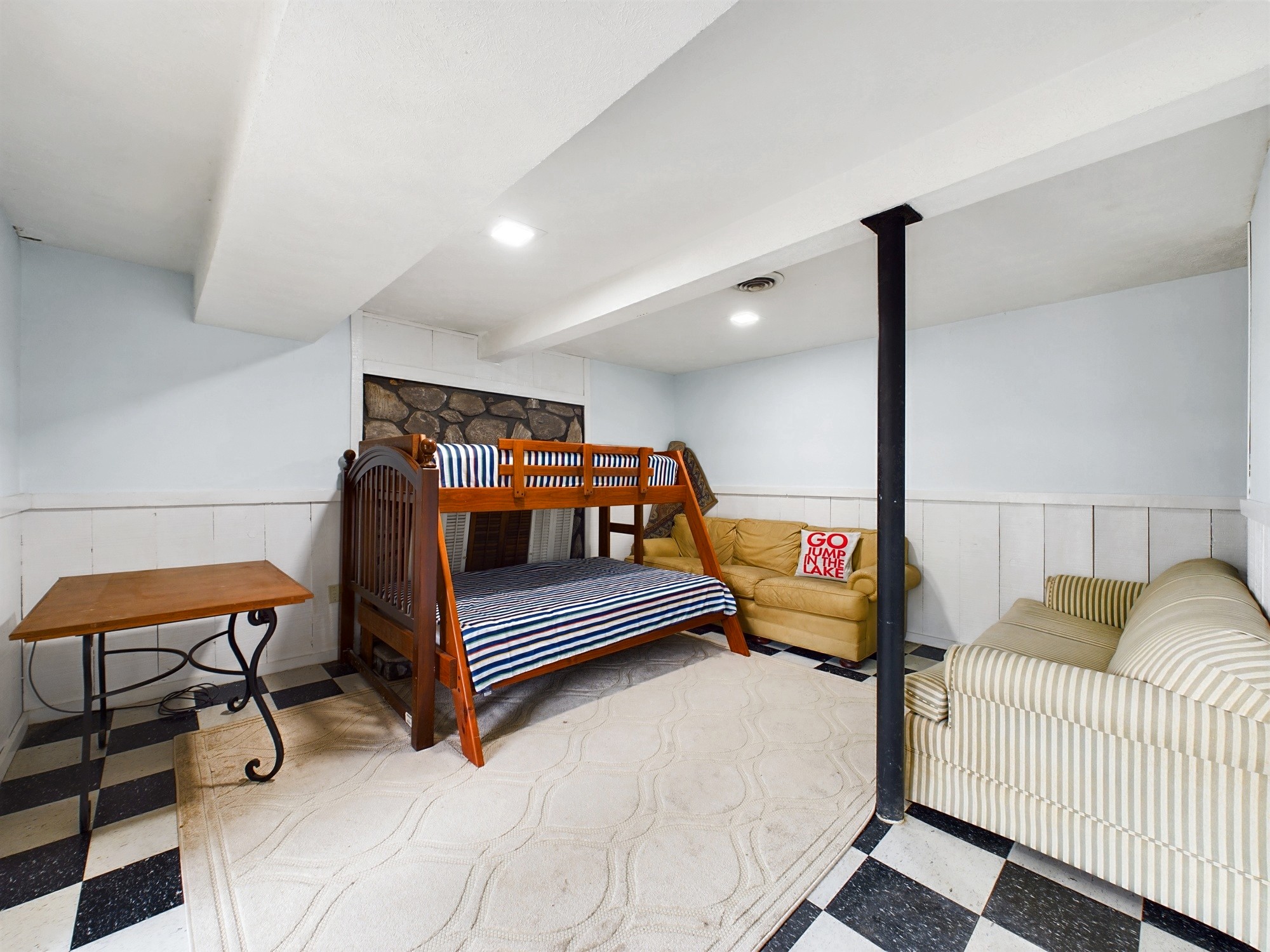 546 Blue Springs Blvd