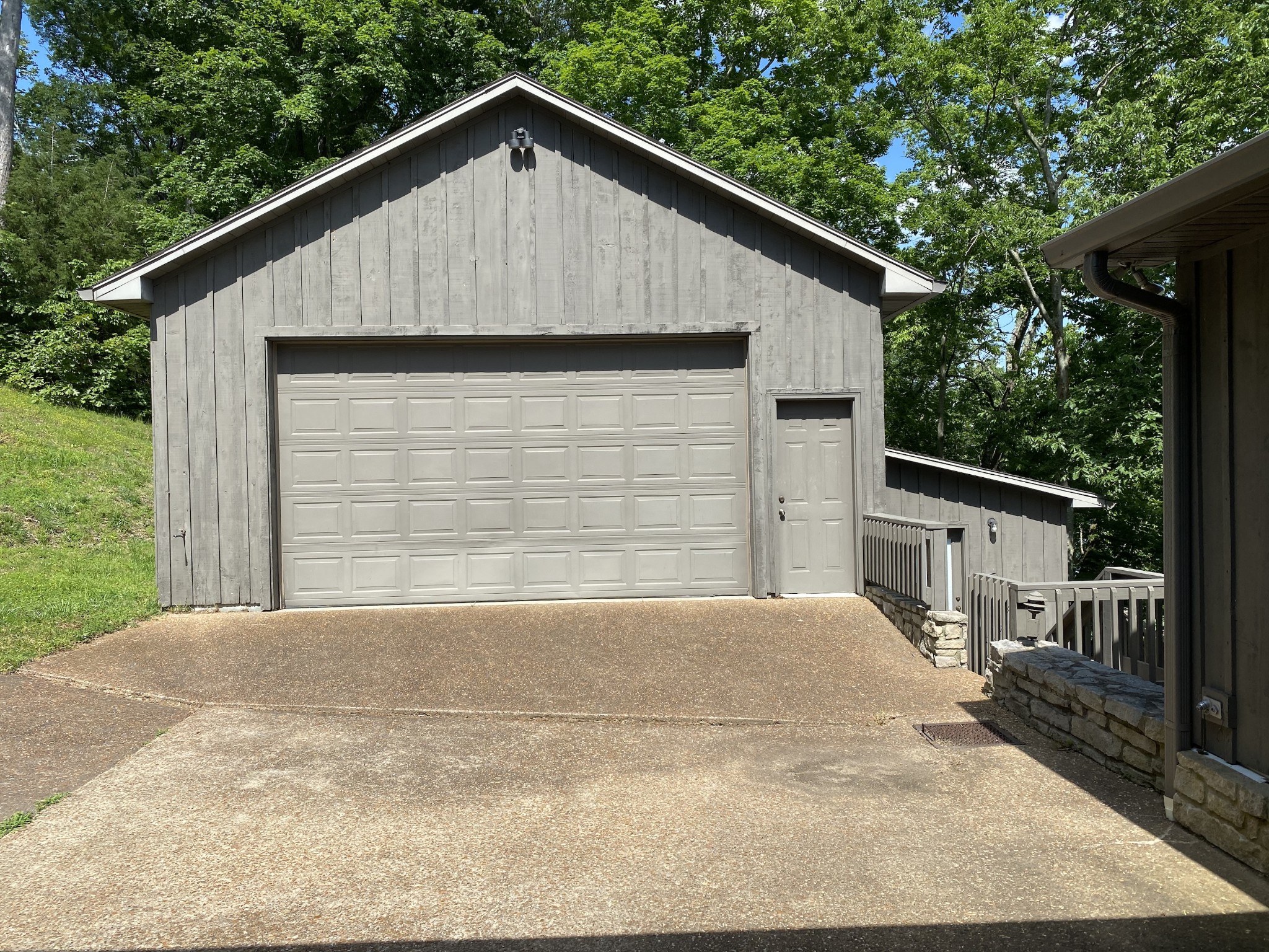390 Parkview Rd