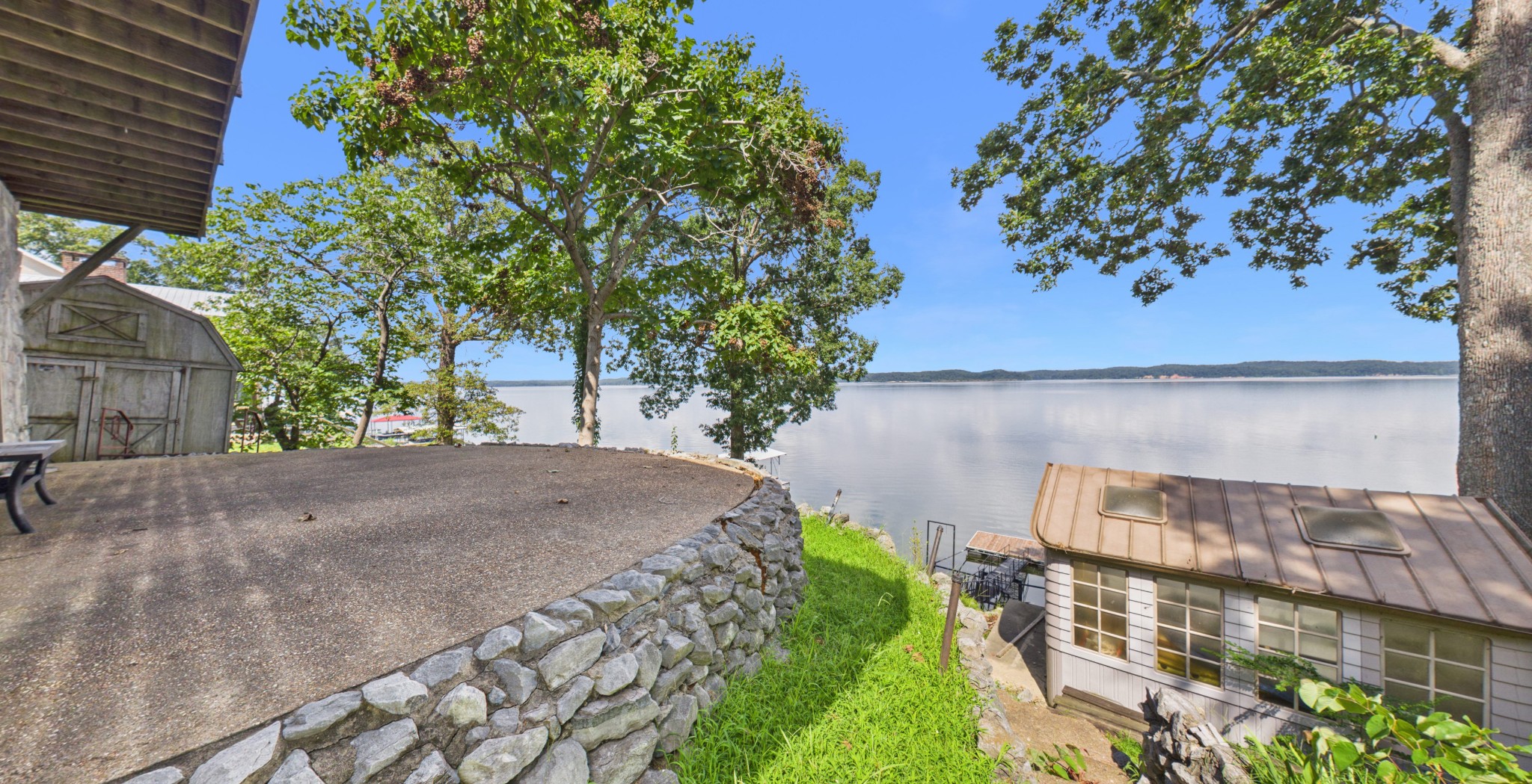 62 Lakeshore Dr