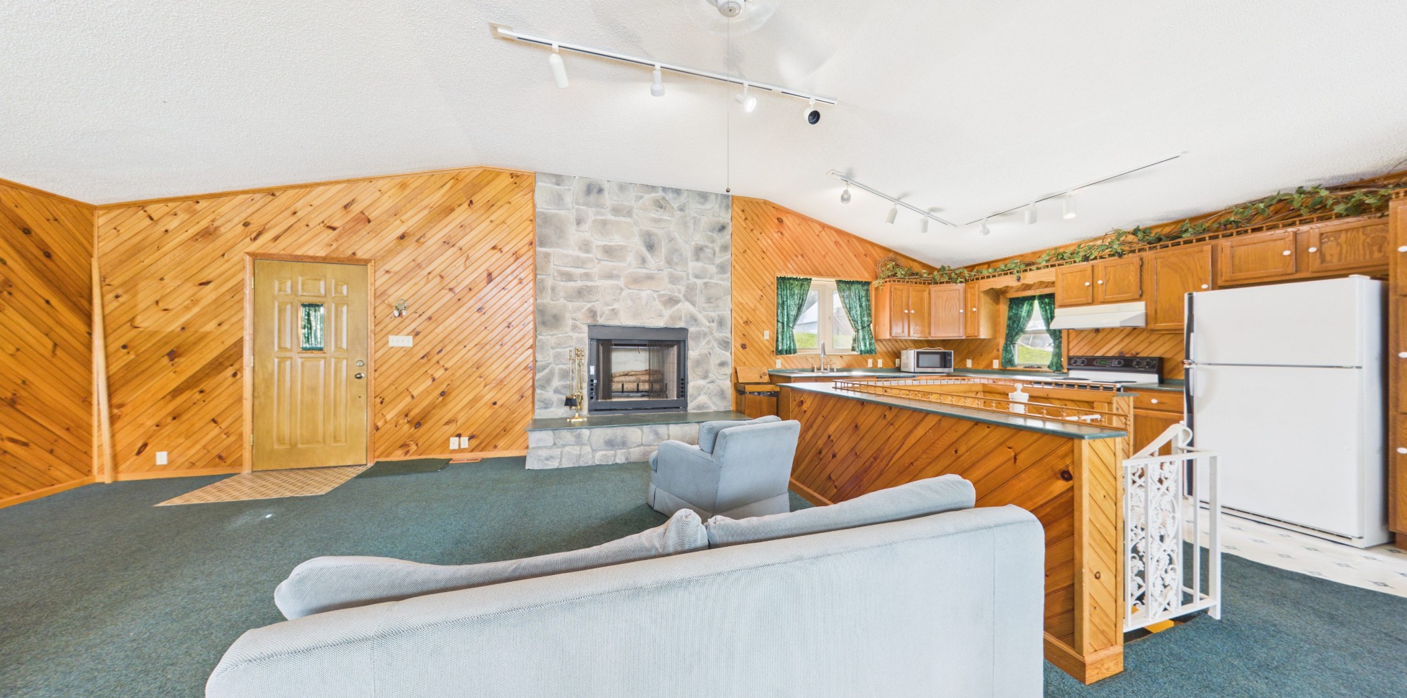 62 Lakeshore Dr
