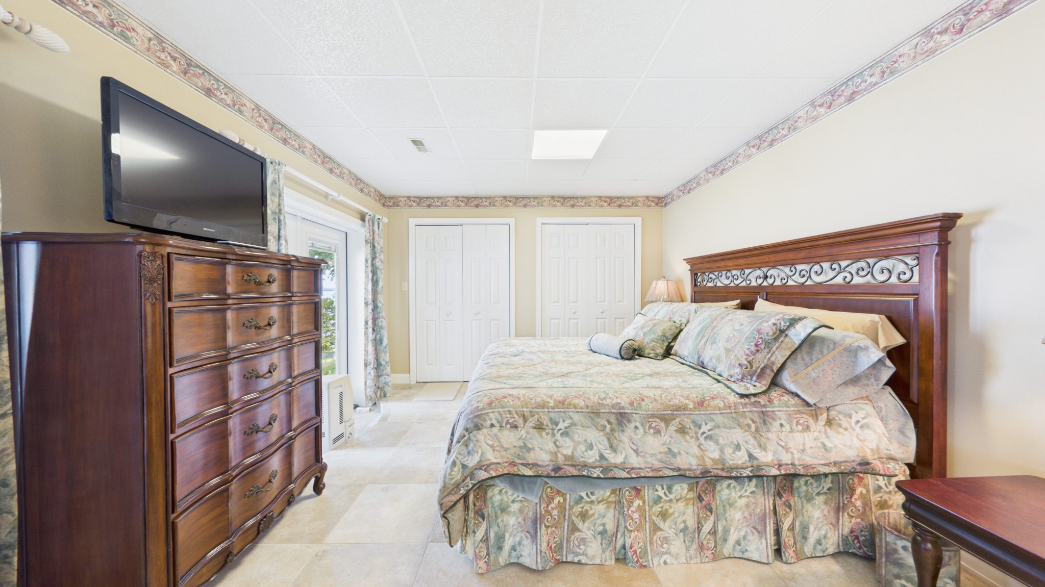 62 Lakeshore Dr