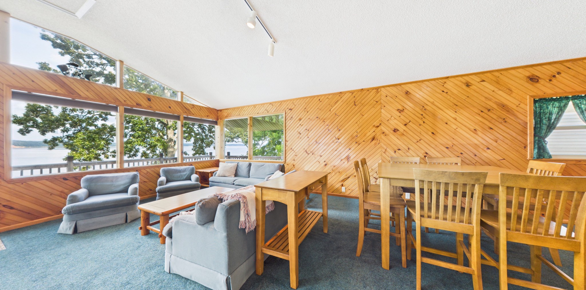 62 Lakeshore Dr