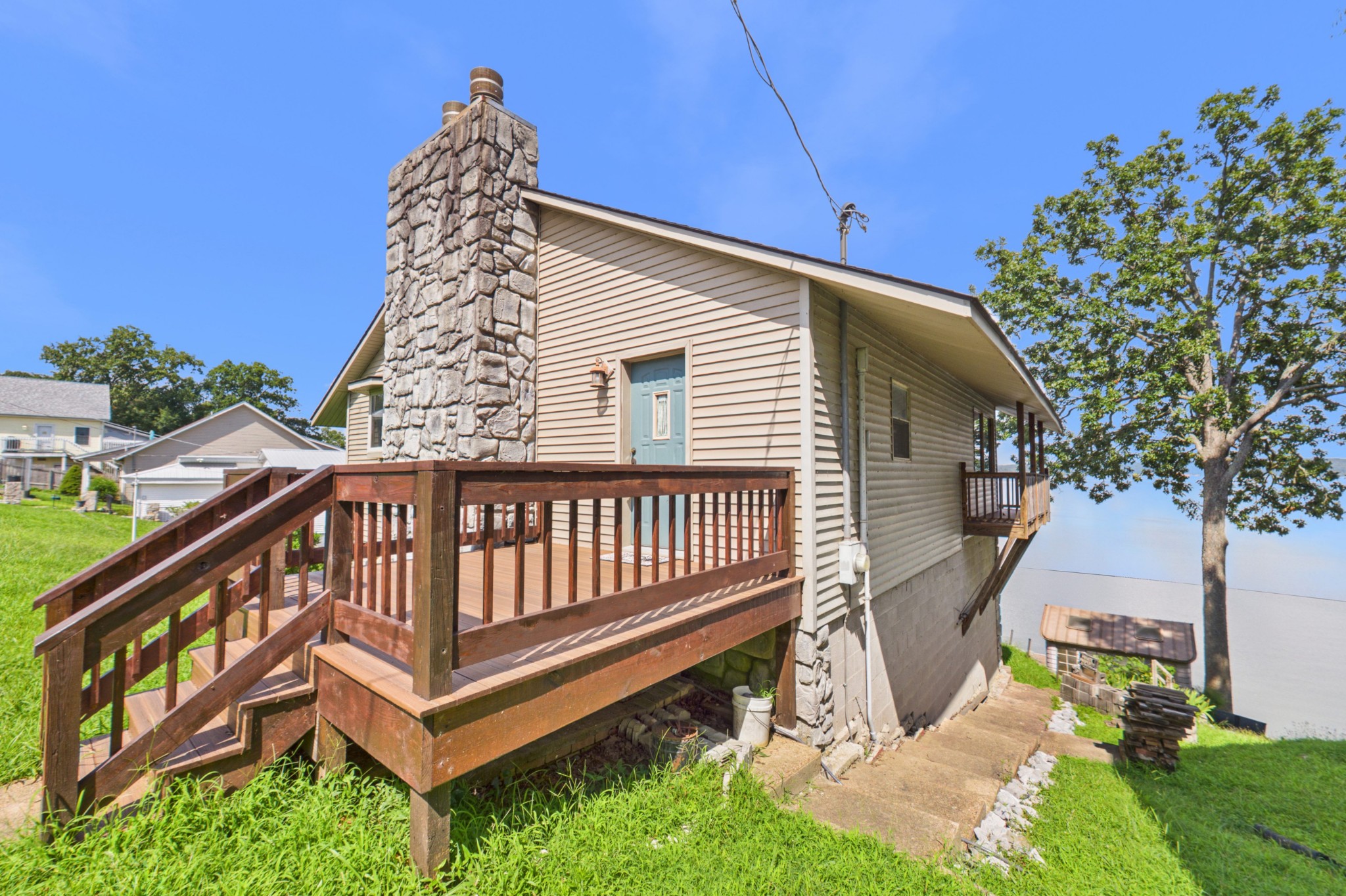 62 Lakeshore Dr